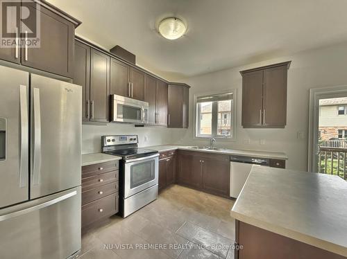 138 - 3320 Meadowgate Boulevard, London, ON - Indoor Photo Showing Kitchen