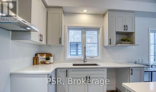 41 Queensbrook Crescent, Cambridge, ON - Indoor Photo Showing Kitchen