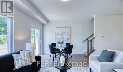 41 Queensbrook Crescent, Cambridge, ON - Indoor Photo Showing Living Room