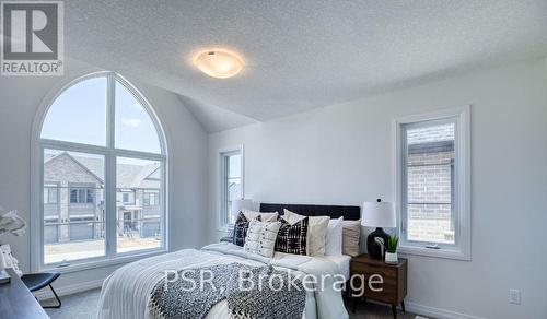 41 Queensbrook Crescent, Cambridge, ON - Indoor Photo Showing Bedroom