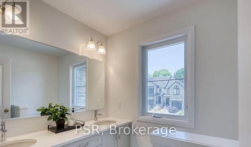 41 Queensbrook Crescent, Cambridge, ON - Indoor Photo Showing Bathroom