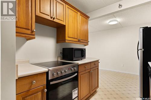 613 4045 Rae Street, Regina, SK - Indoor Photo Showing Kitchen