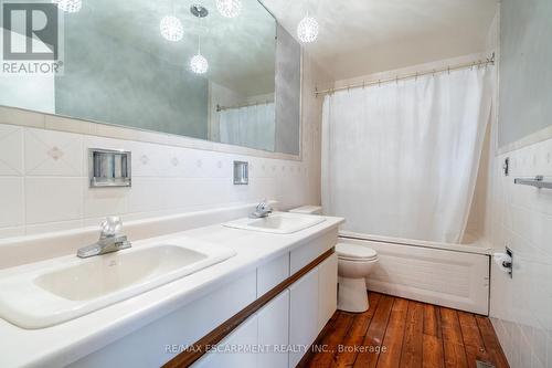 60 Atkinson Boulevard, Hamilton, ON - Indoor Photo Showing Bathroom