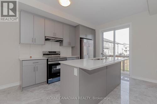 2 Molnar Crescent, Brantford, ON - Indoor Photo Showing Kitchen With Upgraded Kitchen