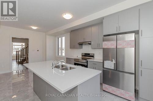 2 Molnar Crescent, Brantford, ON - Indoor Photo Showing Kitchen With Double Sink With Upgraded Kitchen