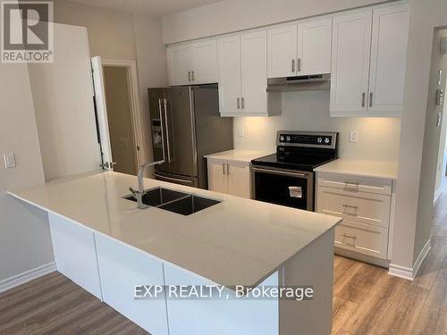 28 - 17 Lakewood Crescent, Kawartha Lakes, ON - Indoor Photo Showing Kitchen With Stainless Steel Kitchen With Double Sink