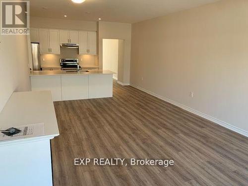 28 - 17 Lakewood Crescent, Kawartha Lakes, ON - Indoor Photo Showing Kitchen