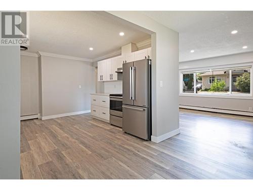 273 Spruce Avenue, Kamloops, BC - Indoor Photo Showing Kitchen With Stainless Steel Kitchen