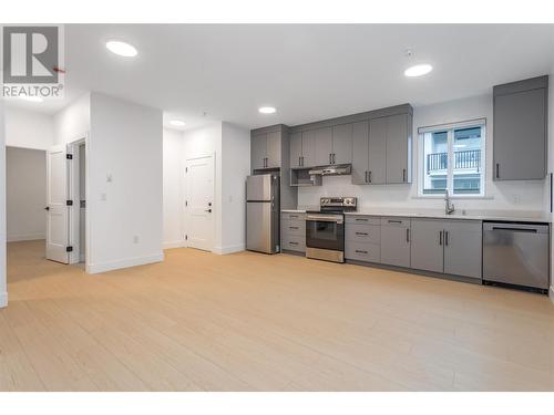 19950 Mccarthy Road Unit# 24, Lake Country, BC - Indoor Photo Showing Kitchen With Stainless Steel Kitchen