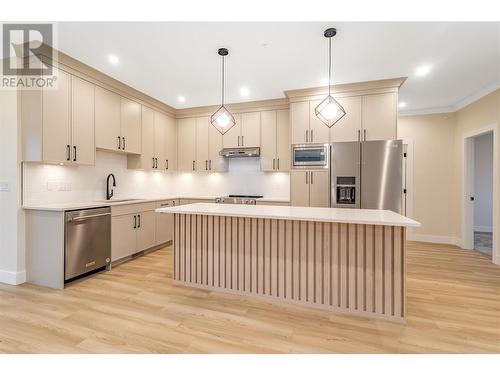 19950 Mccarthy Road Unit# 23, Lake Country, BC - Indoor Photo Showing Kitchen With Stainless Steel Kitchen With Upgraded Kitchen