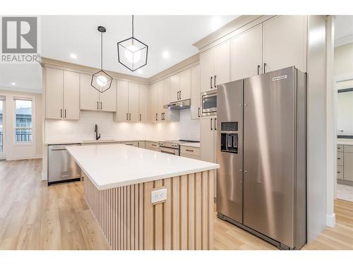 19950 Mccarthy Road Unit# 23, Lake Country, BC - Indoor Photo Showing Kitchen With Stainless Steel Kitchen With Upgraded Kitchen