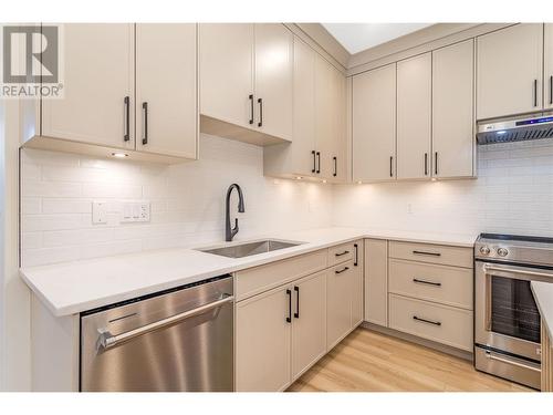 19950 Mccarthy Road Unit# 23, Lake Country, BC - Indoor Photo Showing Kitchen With Upgraded Kitchen