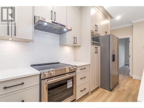 19950 Mccarthy Road Unit# 23, Lake Country, BC - Indoor Photo Showing Kitchen With Upgraded Kitchen