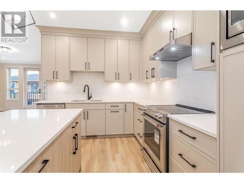 19950 Mccarthy Road Unit# 23, Lake Country, BC - Indoor Photo Showing Kitchen With Upgraded Kitchen