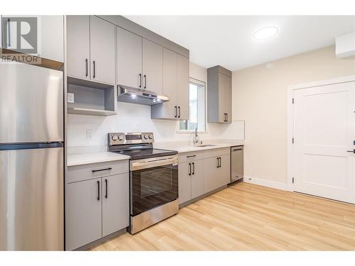 19950 Mccarthy Road Unit# 23, Lake Country, BC - Indoor Photo Showing Kitchen With Stainless Steel Kitchen