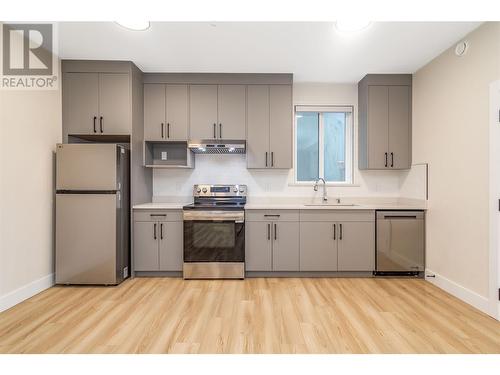 19950 Mccarthy Road Unit# 23, Lake Country, BC - Indoor Photo Showing Kitchen With Stainless Steel Kitchen