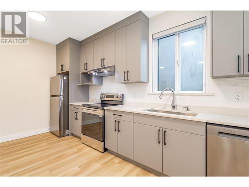 19950 Mccarthy Road Unit# 23, Lake Country, BC - Indoor Photo Showing Kitchen With Stainless Steel Kitchen