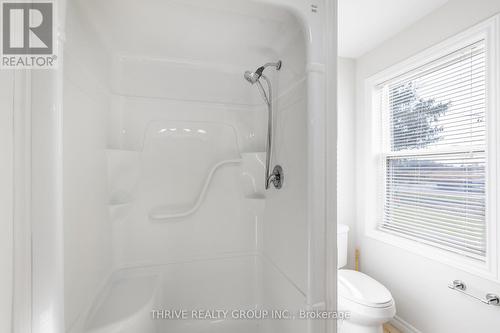 3972 Dundas Street, Thames Centre, ON - Indoor Photo Showing Bathroom