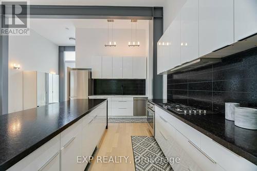 561 Arlington Avenue, Toronto, ON - Indoor Photo Showing Kitchen