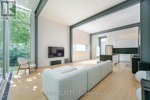 561 Arlington Avenue, Toronto, ON - Indoor Photo Showing Living Room