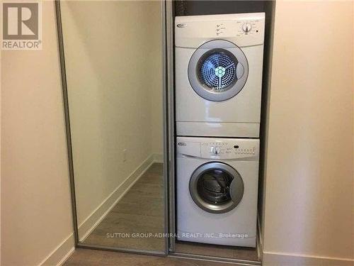 1902 - 30 Roehampton Avenue, Toronto, ON - Indoor Photo Showing Laundry Room