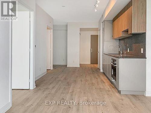 2207 - 161 Roehampton Avenue, Toronto, ON - Indoor Photo Showing Kitchen