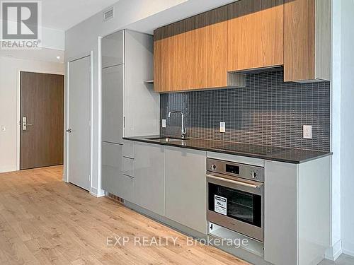 2207 - 161 Roehampton Avenue, Toronto, ON - Indoor Photo Showing Kitchen