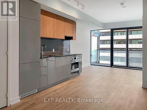 2207 - 161 Roehampton Avenue, Toronto, ON - Indoor Photo Showing Kitchen