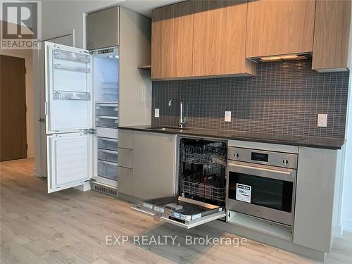 2207 - 161 Roehampton Avenue, Toronto, ON - Indoor Photo Showing Kitchen