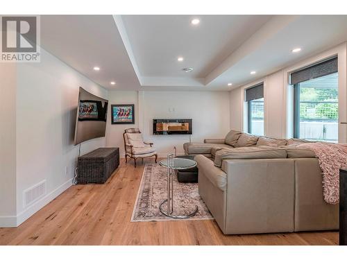 8590 Harbour Heights Road, Vernon, BC - Indoor Photo Showing Living Room With Fireplace