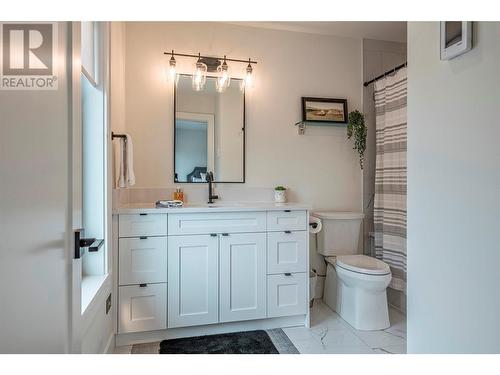 8590 Harbour Heights Road, Vernon, BC - Indoor Photo Showing Bathroom