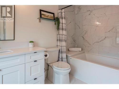 8590 Harbour Heights Road, Vernon, BC - Indoor Photo Showing Bathroom