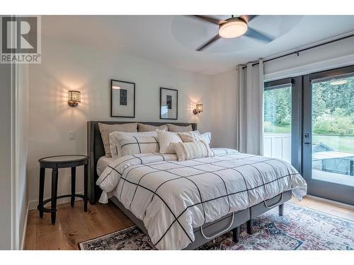 8590 Harbour Heights Road, Vernon, BC - Indoor Photo Showing Bedroom