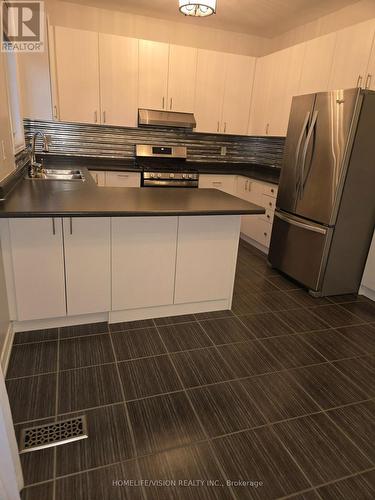 115 Betony Drive, Richmond Hill, ON - Indoor Photo Showing Kitchen