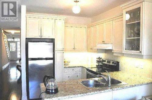 171 Sir Sanford Fleming Way, Vaughan, ON - Indoor Photo Showing Kitchen With Double Sink With Upgraded Kitchen