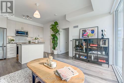 609 - 95 Oneida Crescent, Richmond Hill, ON - Indoor Photo Showing Kitchen With Upgraded Kitchen