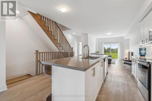 1495 Purchase Place, Innisfil, ON - Indoor Photo Showing Kitchen With Double Sink With Upgraded Kitchen