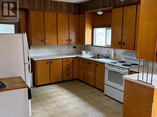 5081 Columbia Street, Texada Island, BC - Indoor Photo Showing Kitchen