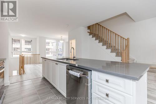 61 Red Maple Lane, Barrie, ON - Indoor Photo Showing Kitchen