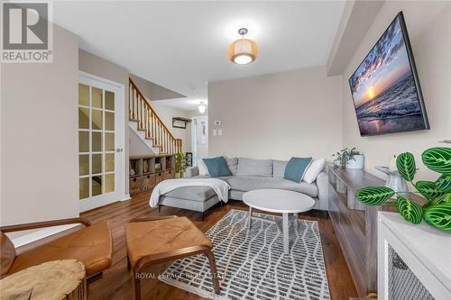 591 Taylor Crescent, Burlington, ON - Indoor Photo Showing Living Room