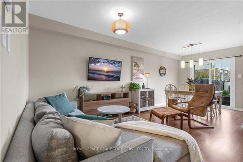 591 Taylor Crescent, Burlington, ON - Indoor Photo Showing Living Room