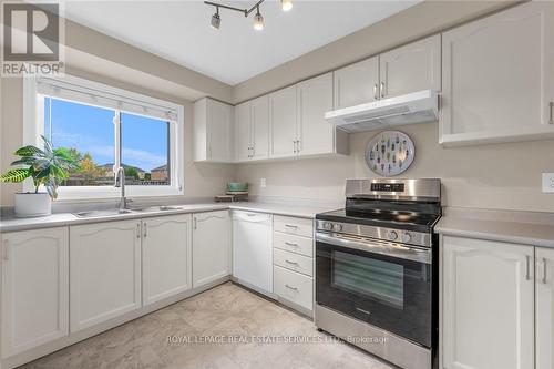 591 Taylor Crescent, Burlington, ON - Indoor Photo Showing Kitchen With Double Sink