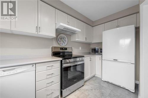 591 Taylor Crescent, Burlington, ON - Indoor Photo Showing Kitchen