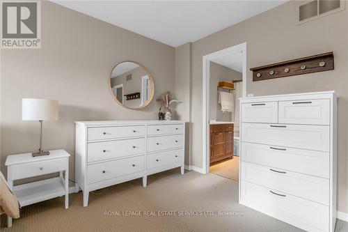 591 Taylor Crescent, Burlington, ON - Indoor Photo Showing Bedroom