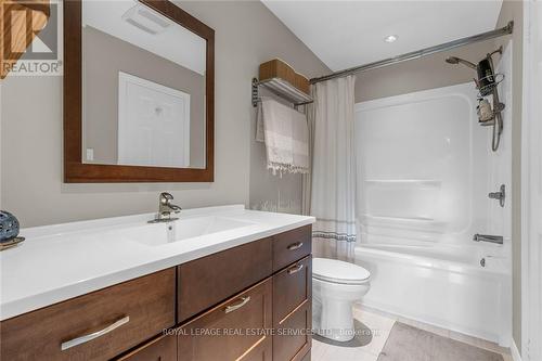 591 Taylor Crescent, Burlington, ON - Indoor Photo Showing Bathroom