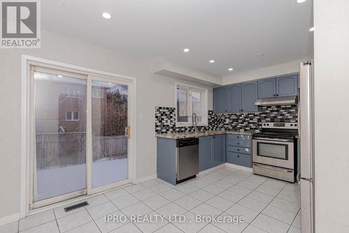 3141 Turbine Crescent, Mississauga, ON - Indoor Photo Showing Kitchen