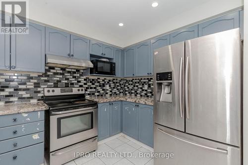 3141 Turbine Crescent, Mississauga, ON - Indoor Photo Showing Kitchen