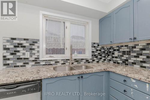 3141 Turbine Crescent, Mississauga, ON - Indoor Photo Showing Kitchen With Double Sink