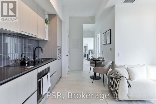 2301 - 1285 Dupont Street, Toronto, ON - Indoor Photo Showing Kitchen