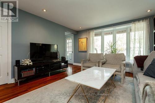 319 Macdonald Road, Oakville, ON - Indoor Photo Showing Living Room